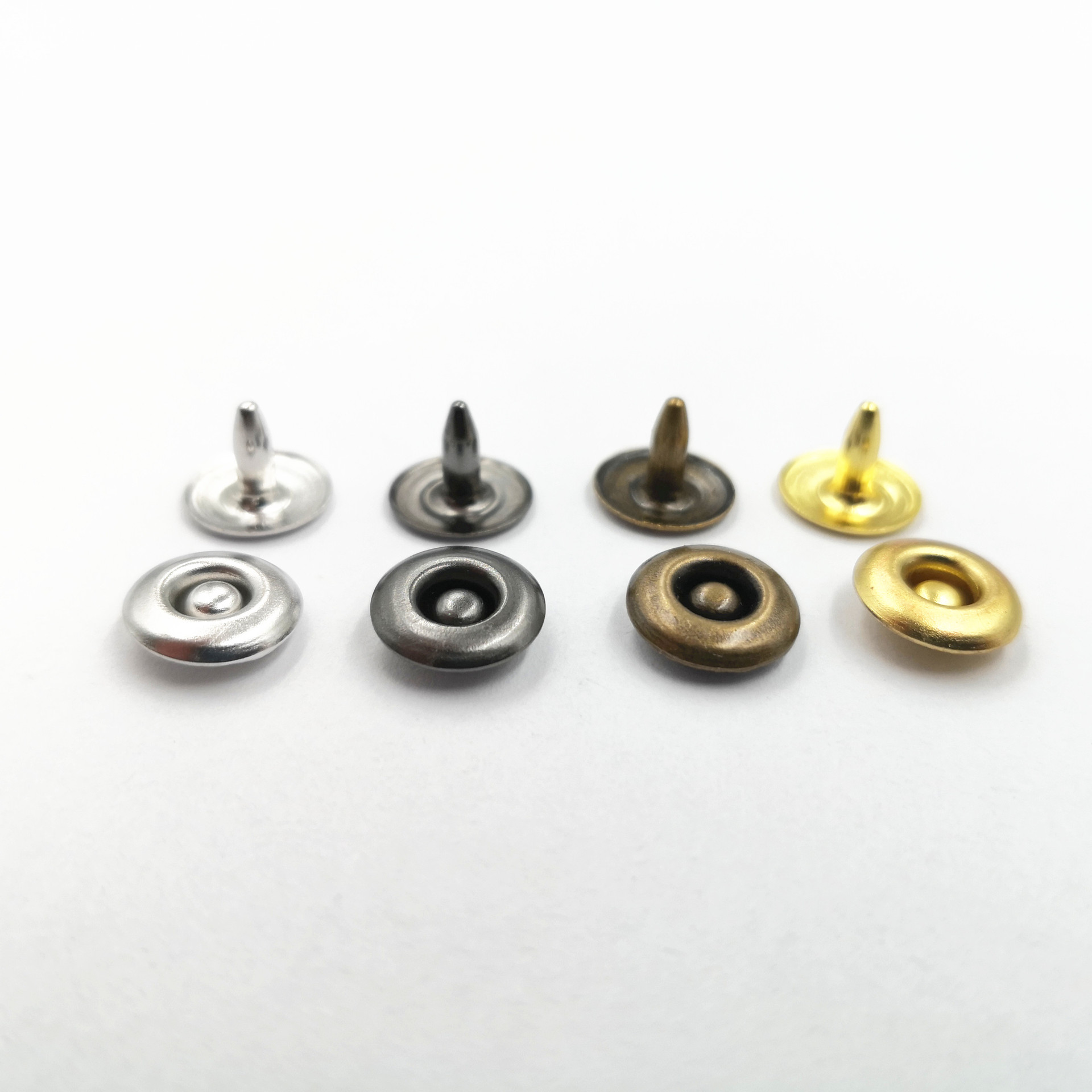 Nút núm thụt (rivets for pocket) 